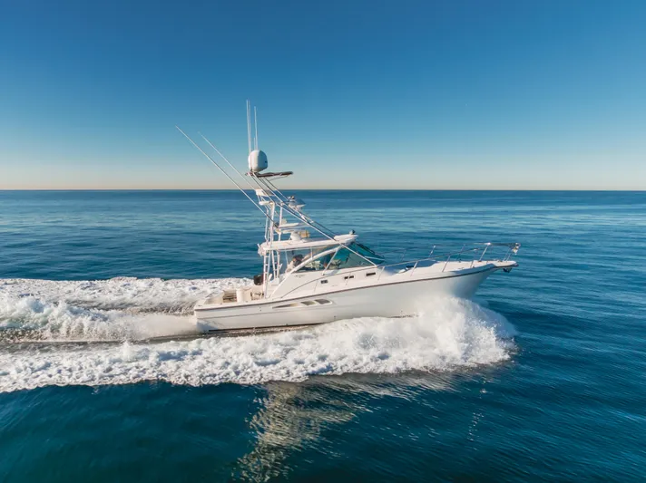 Pez Finder Yacht Photos Pics 2006 Rampage 38 Express yacht cruising on open sea under clear blue sky.