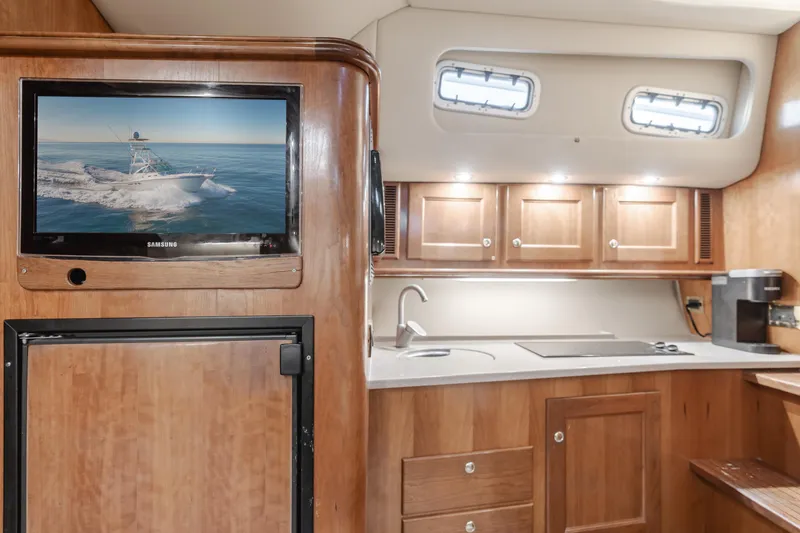 Pez Finder Yacht Photos Pics Luxurious 2006 Rampage 38 Express yacht interior with wood cabinetry and modern amenities.