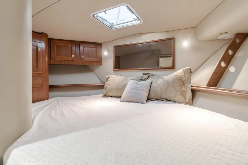 Pez Finder Yacht Photos Pics Luxurious cabin interior of 2006 Rampage 38 Express yacht with cozy bedding.