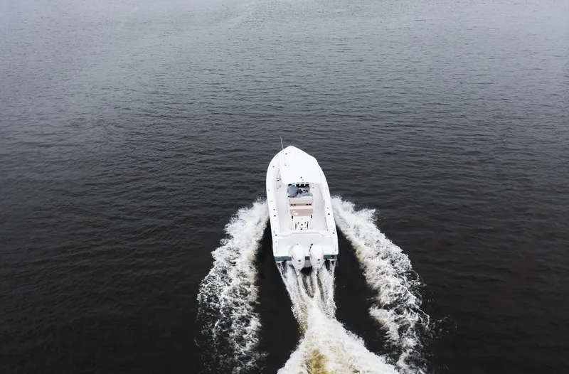  Yacht Photos Pics 2025 Sea Hunt Ultra 275 SE boat cruising on open water.
