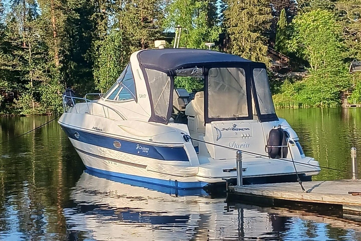 2006 Cruisers Yachts 340 Express