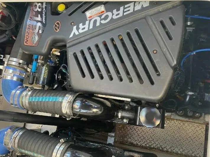  Yacht Photos Pics Engine of 2006 Cruisers Yachts 340 Express with Mercury branding.