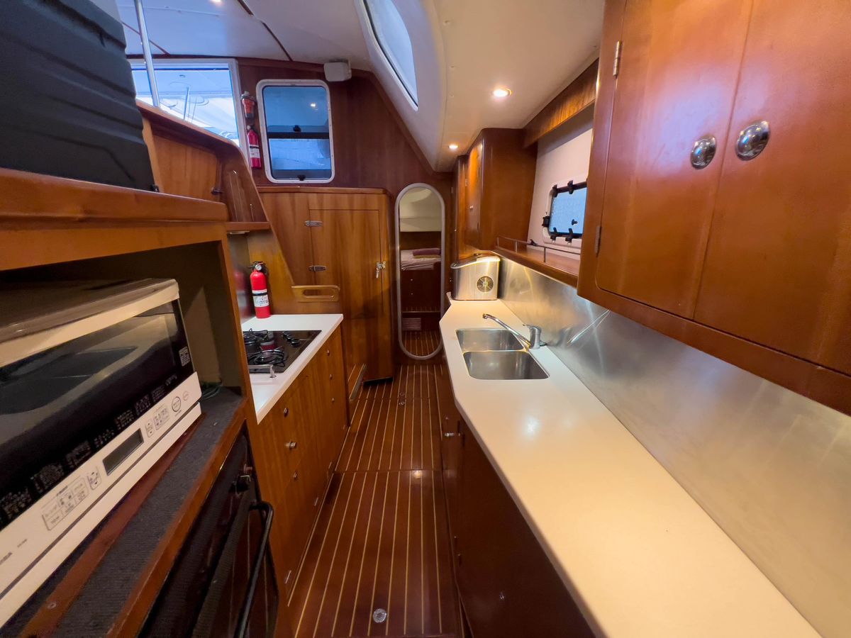 2005 Antares 44 