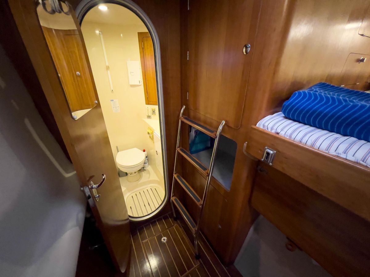 2005 Antares 44 
