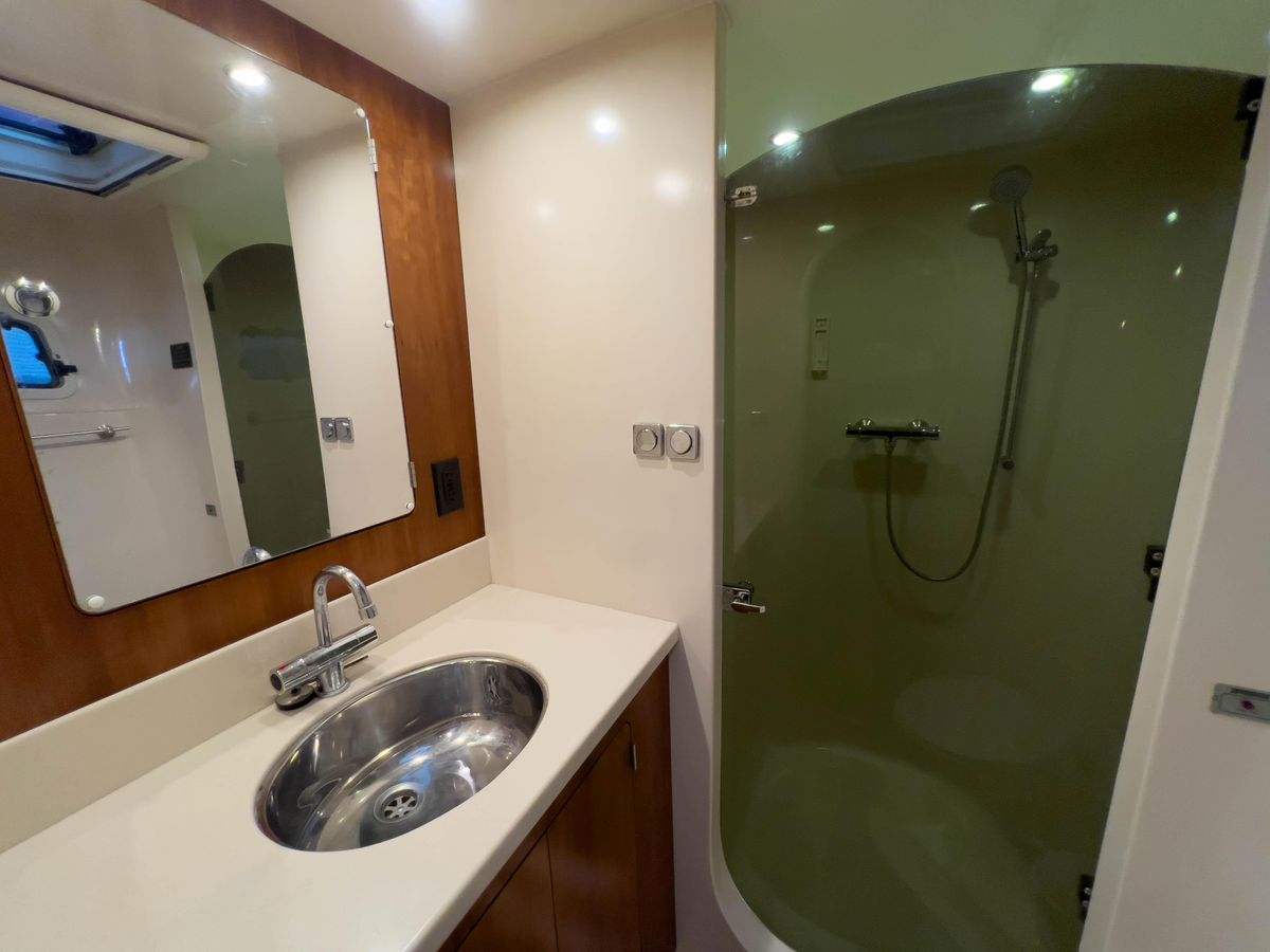 2005 Antares 44 
