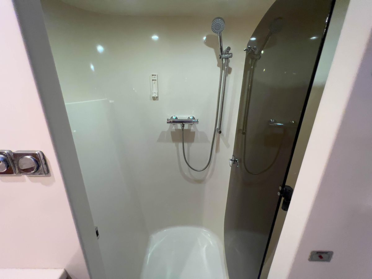 2005 Antares 44 