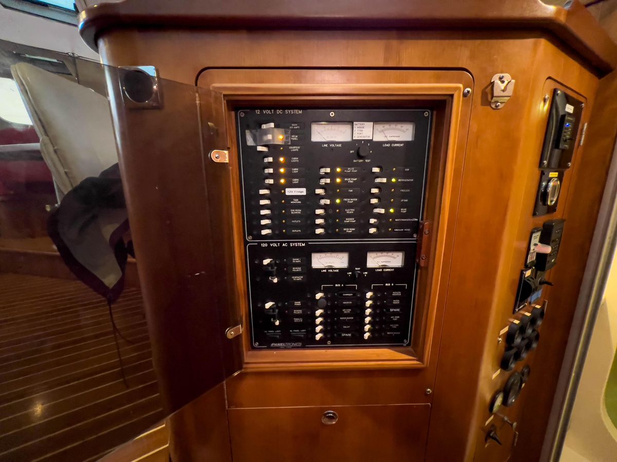 2005 Antares 44 