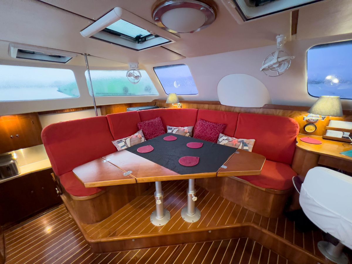 2005 Antares 44 
