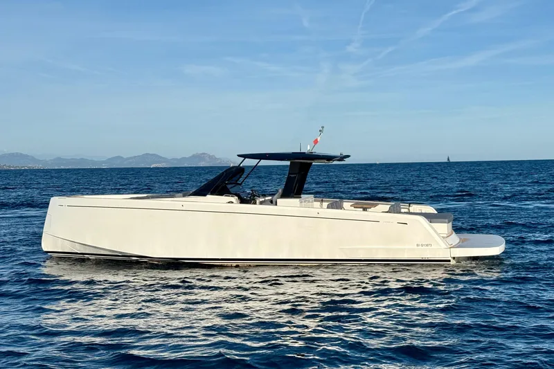 King Mouss Yacht Photos Pics 2020 Pardo Yachts 43 cruising on open sea under clear blue sky.