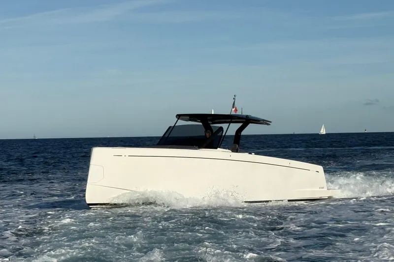 King Mouss Yacht Photos Pics 2020 Pardo Yachts 43 cruising on open sea under clear blue sky.