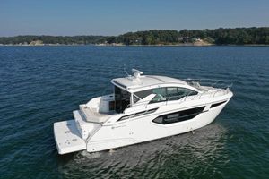 2021 42' Cruisers Yachts-42 Cantius Afton, OK, US