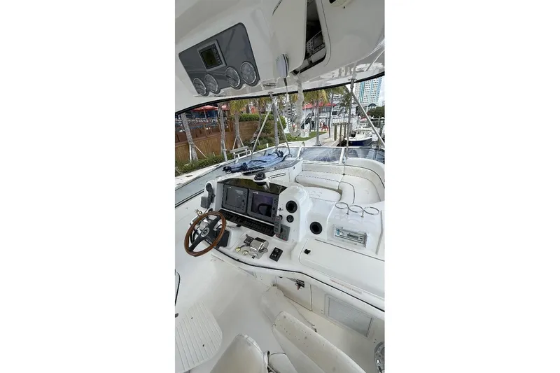  Yacht Photos Pics 2005 Sea Ray 500 Sedan Bridge helm with modern navigation equipment and luxurious seating.