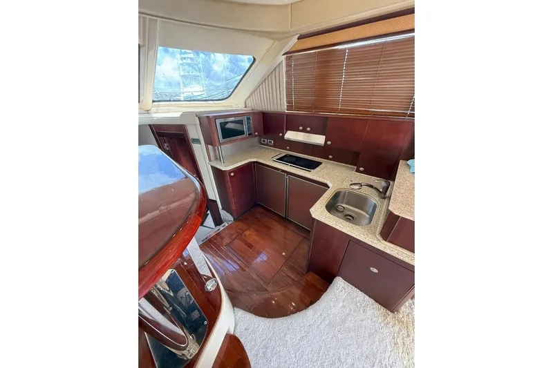  Yacht Photos Pics Luxurious kitchen interior of 2005 Sea Ray 500 Sedan Bridge yacht.