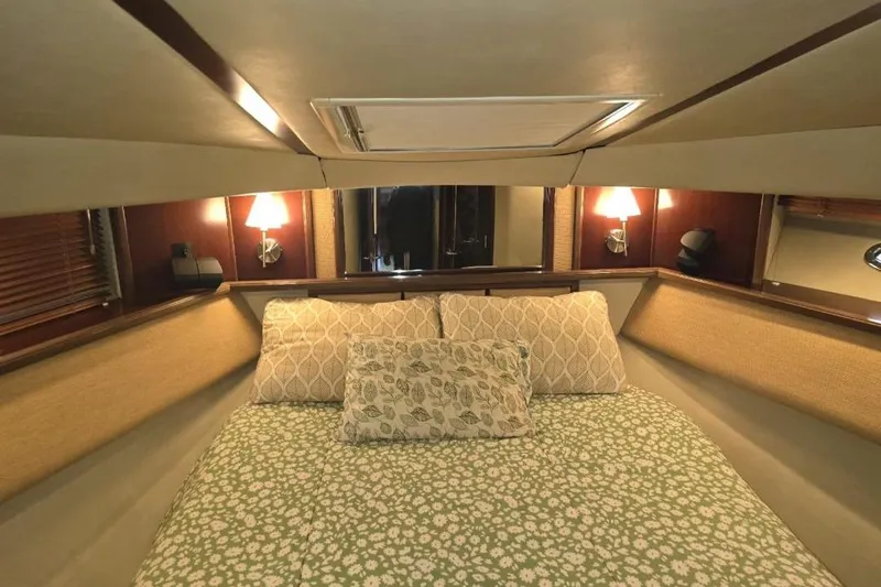  Yacht Photos Pics Luxurious bedroom interior of 2005 Sea Ray 500 Sedan Bridge yacht.