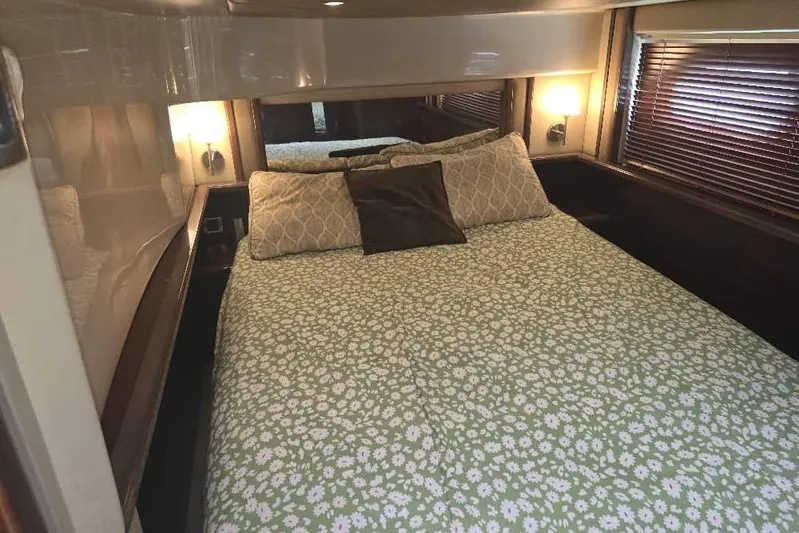  Yacht Photos Pics Luxurious bedroom interior of 2005 Sea Ray 500 Sedan Bridge yacht.