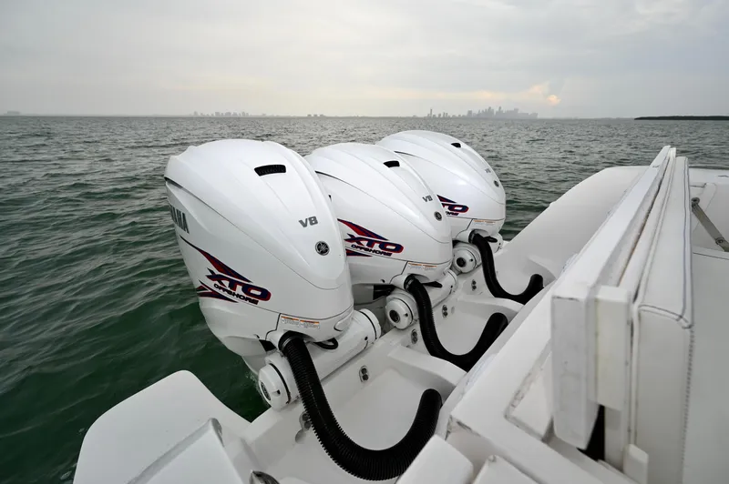  Yacht Photos Pics Triple Yamaha outboard engines on a 2021 Intrepid 438 Evolution boat in open water.