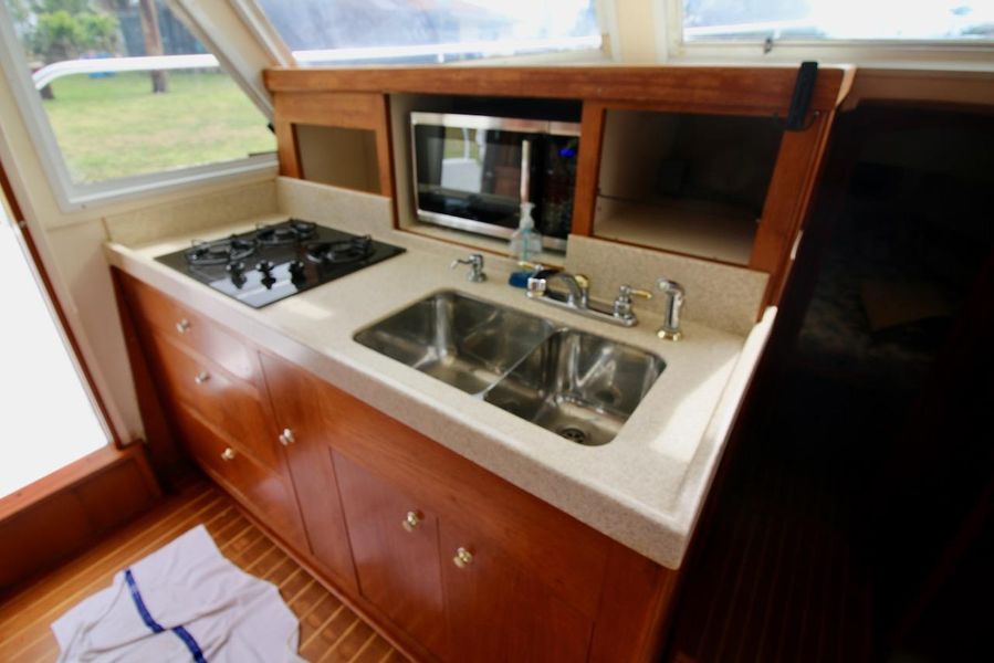 2001 Mainship 430 Trawler