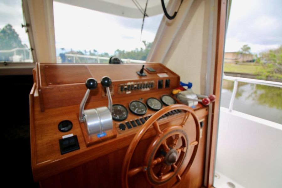 2001 Mainship 430 Trawler