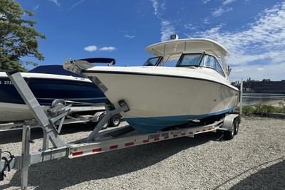 2018 Pursuit 235 DC