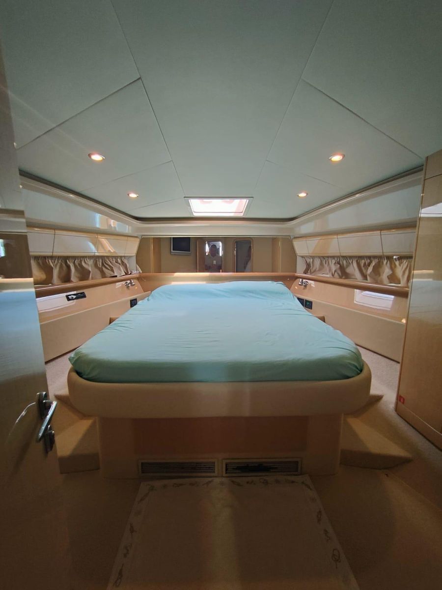 2004 Ferretti Yachts 53 