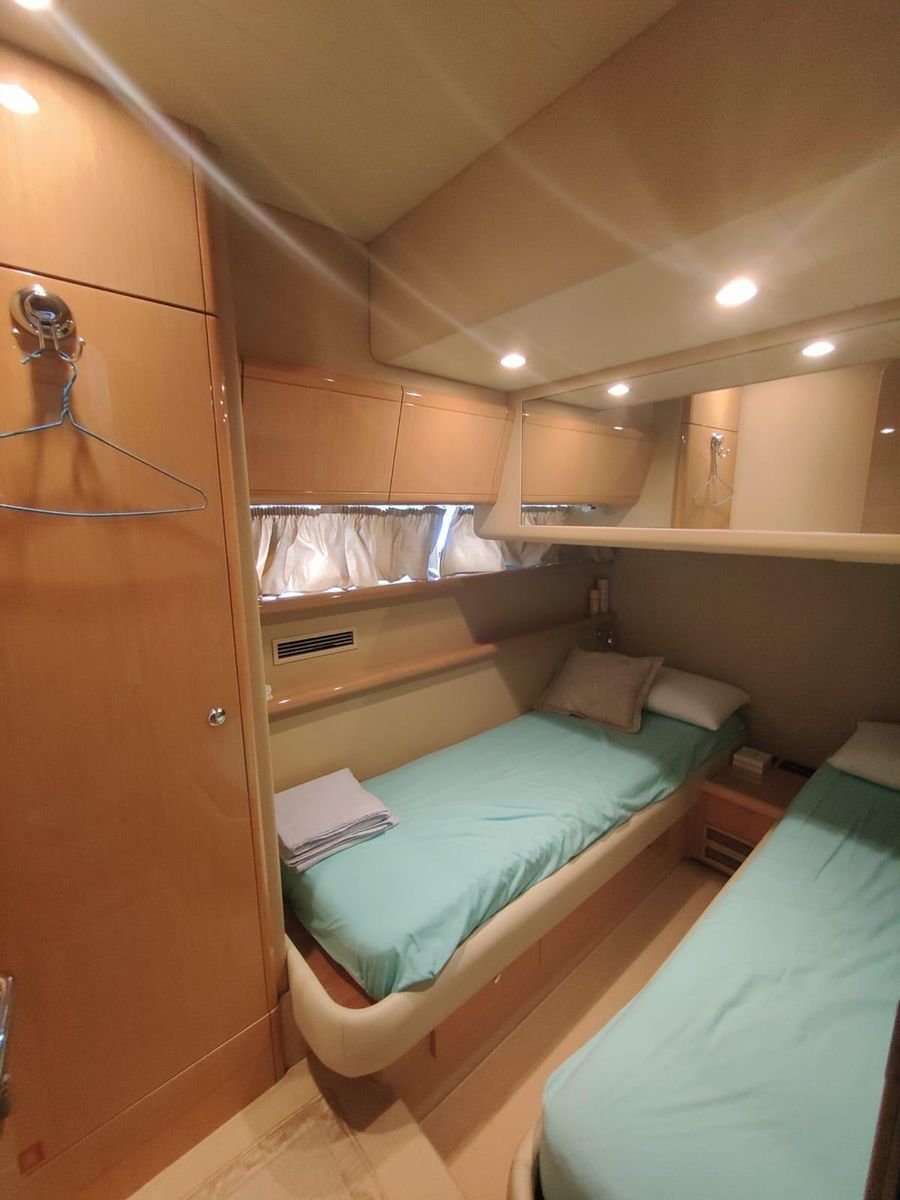 2004 Ferretti Yachts 53 