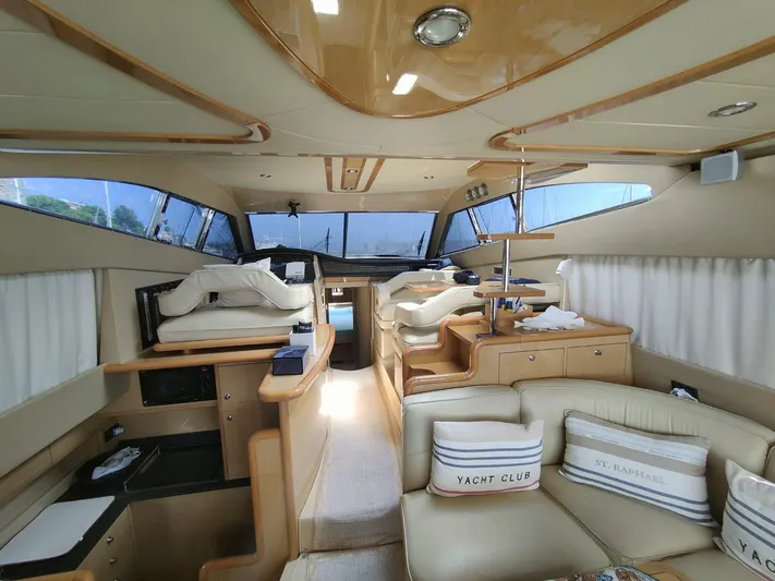  Yacht Photos Pics Ferretti 530 - D Yachts