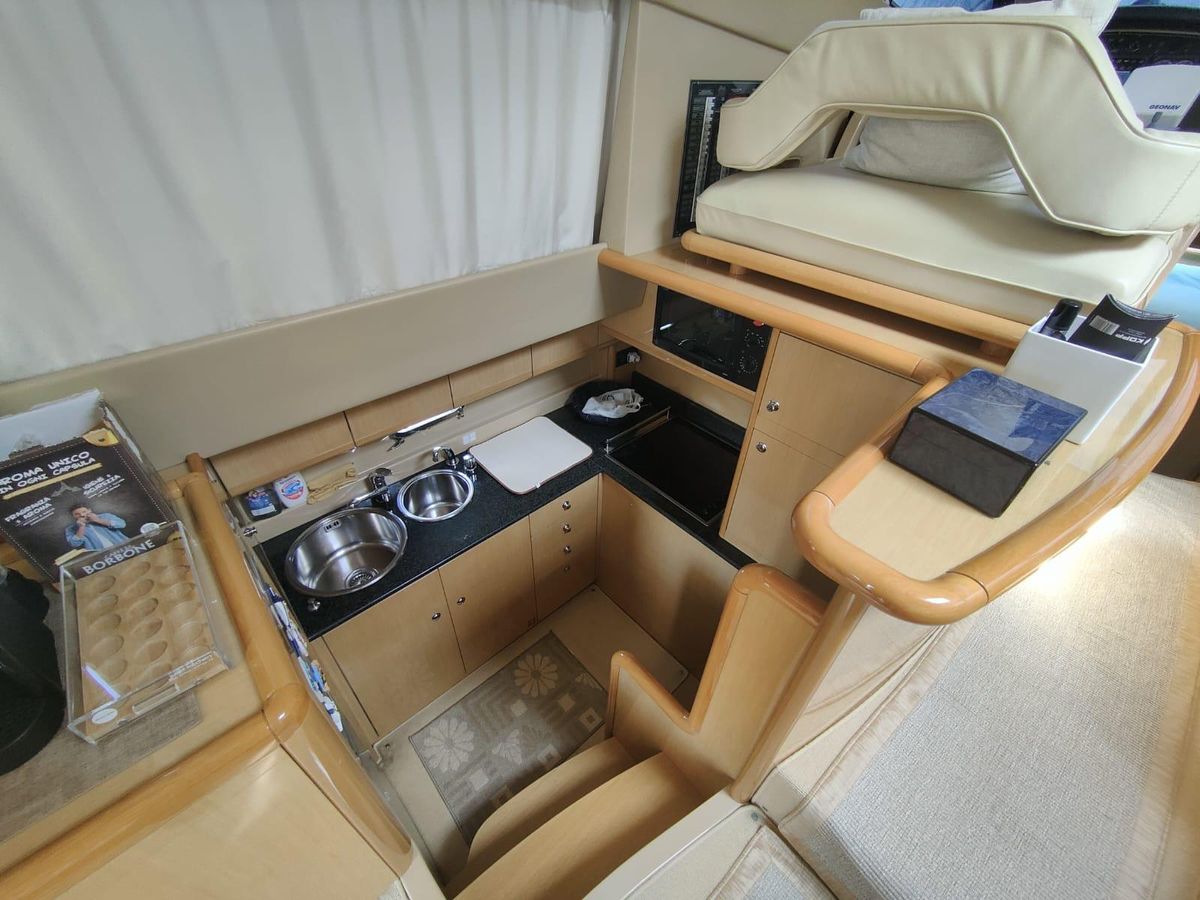 2004 Ferretti Yachts 53 