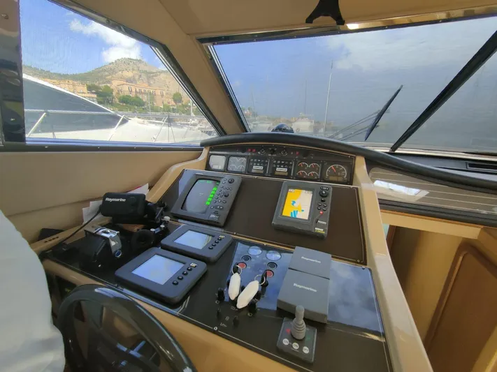  Yacht Photos Pics Ferretti 530 - D Yachts