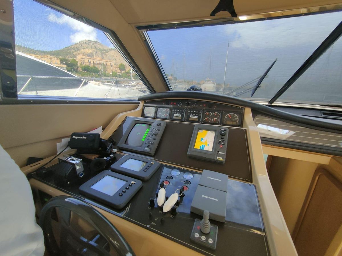 2004 Ferretti Yachts 53 