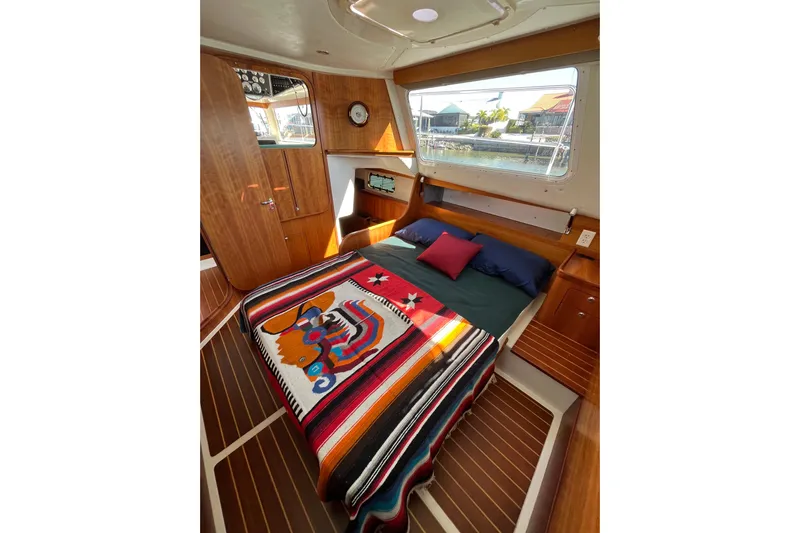 Magic Yacht Photos Pics Luxurious PDQ MV-41 boat cabin interior, 2008 model, with colorful bedding and wooden finishes.