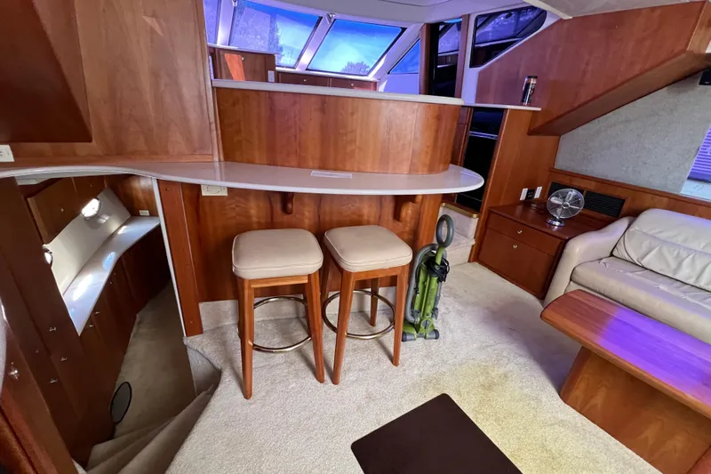 Sunflower Yacht Photos Pics Interior of 2002 Silverton 453 Motor Yacht with bar stools and cozy seating area.