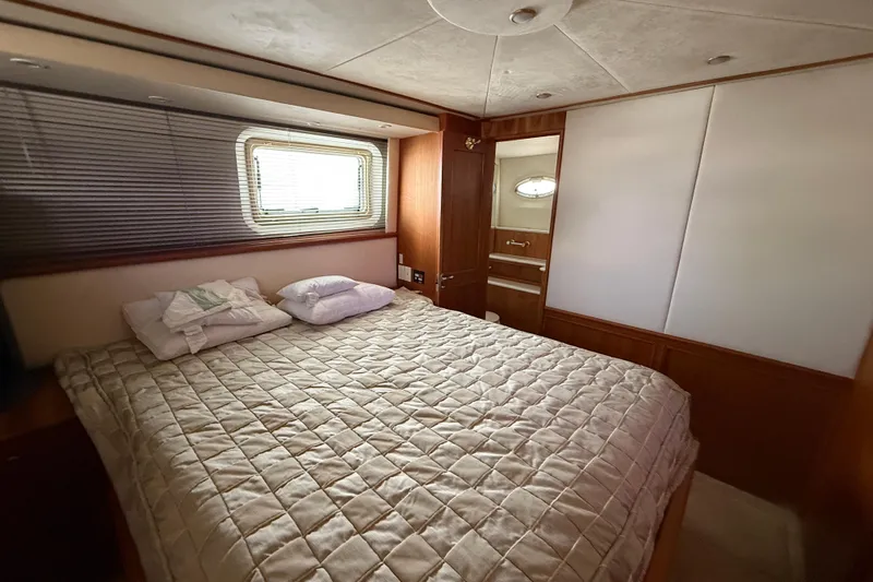 Sunflower Yacht Photos Pics Luxurious bedroom interior of 2002 Silverton 453 Motor Yacht with cozy bedding.