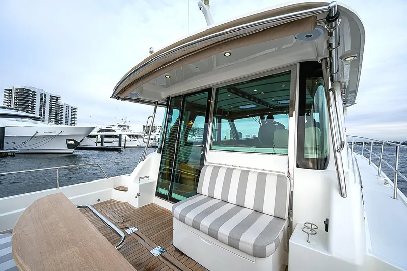 Aries Yacht Photos Pics 