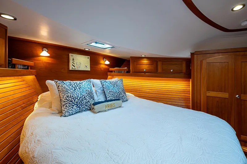 Aries Yacht Photos Pics 