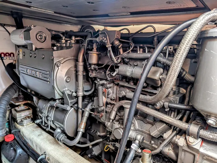  Yacht Photos Pics Engine of 2003 Sabre 36 Flybridge boat, showcasing intricate mechanical components.