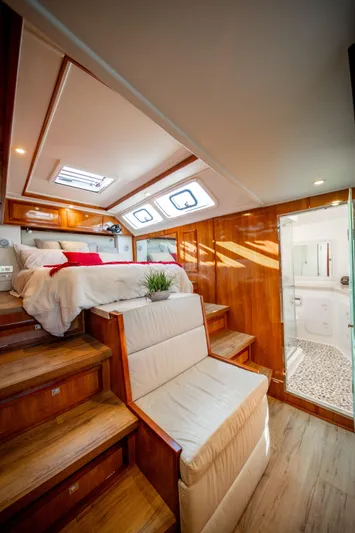 Walkabout Yacht Photos Pics Luxurious 2019 Royal Cape Catamarans Majestic 530 interior with cozy bedroom and modern bathroom.