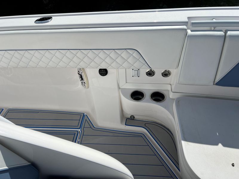 2020 Intrepid 327 Center Console