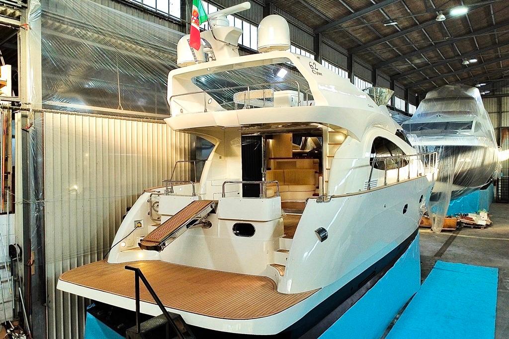 2004 Cayman Yachts 62 Fly