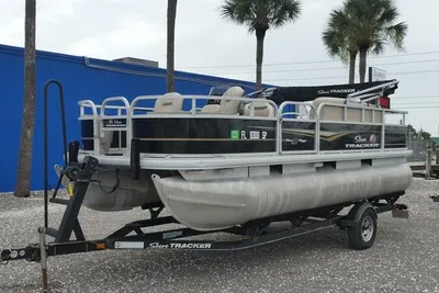 Sun Tracker Bass Buggy 18 DLX