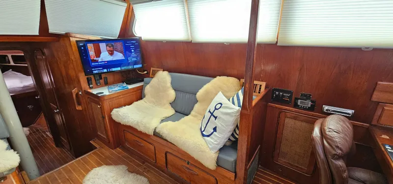 Burgoo Yacht Photos Pics Interior of 1980 Gulfstar 47 Sailmaster with cozy seating, TV, and nautical decor.
