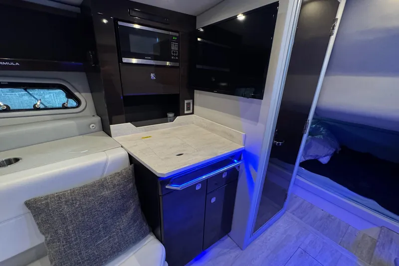 Sea Winds Yacht Photos Pics Interior of 2020 Formula 400 Super Sport Crossover with modern kitchenette and seating area.