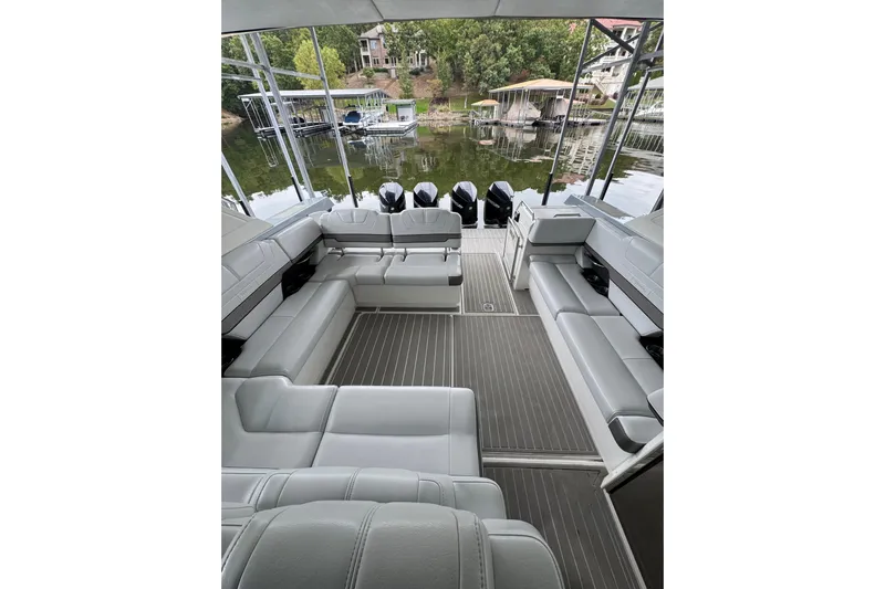 Sea Winds Yacht Photos Pics 2020 Formula 400 Super Sport Crossover boat interior with luxurious seating and scenic lake view.