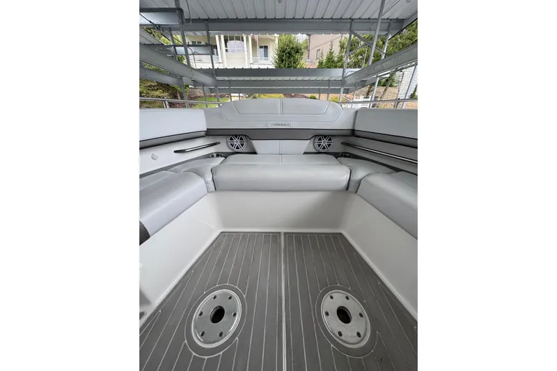 Sea Winds Yacht Photos Pics 2020 Formula 400 Super Sport Crossover boat interior with gray seating and flooring.