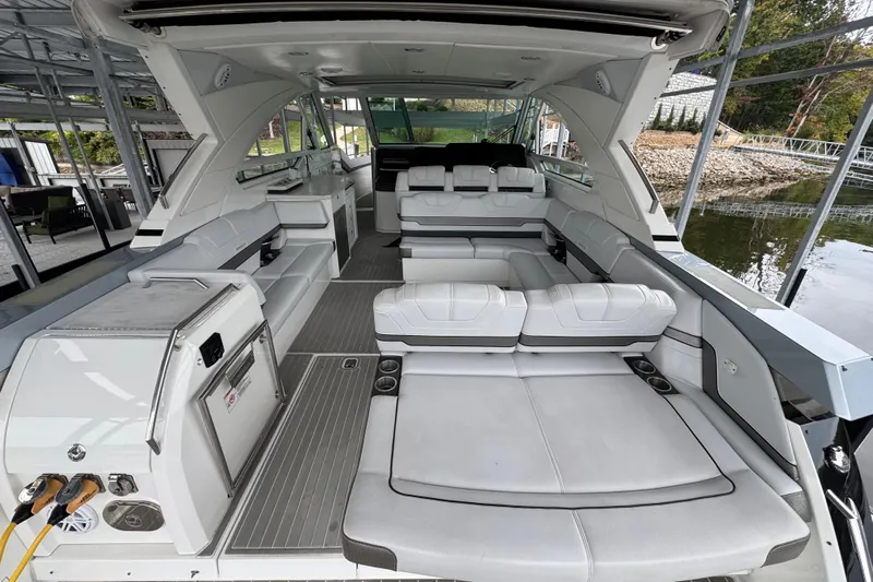 Sea Winds Yacht Photos Pics 2020 Formula 400 Super Sport Crossover boat interior with luxurious seating and modern amenities.
