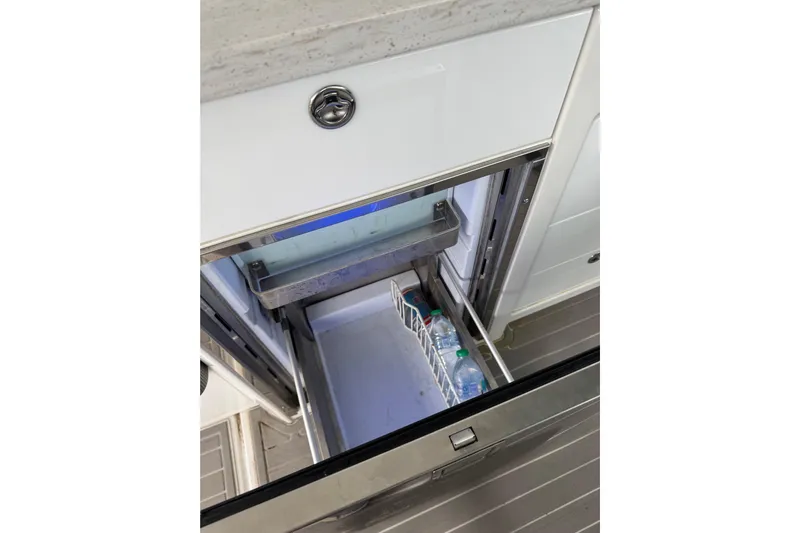 Sea Winds Yacht Photos Pics 2020 Formula 400 Super Sport Crossover boat fridge with open drawer and water bottles.