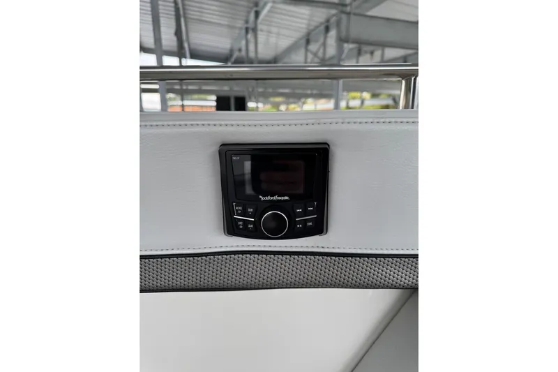 Sea Winds Yacht Photos Pics 2020 Formula 400 Super Sport Crossover audio control panel in a sleek interior setting.
