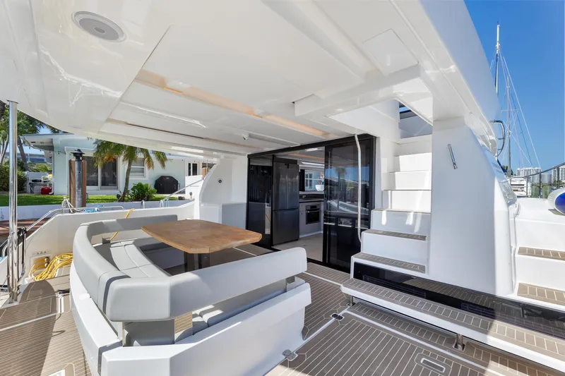  Yacht Photos Pics Catamaran Brokerage Leopard 46 Powercat