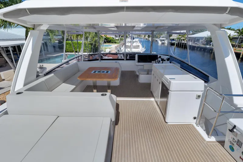  Yacht Photos Pics Leopard 46 PC Flybridge