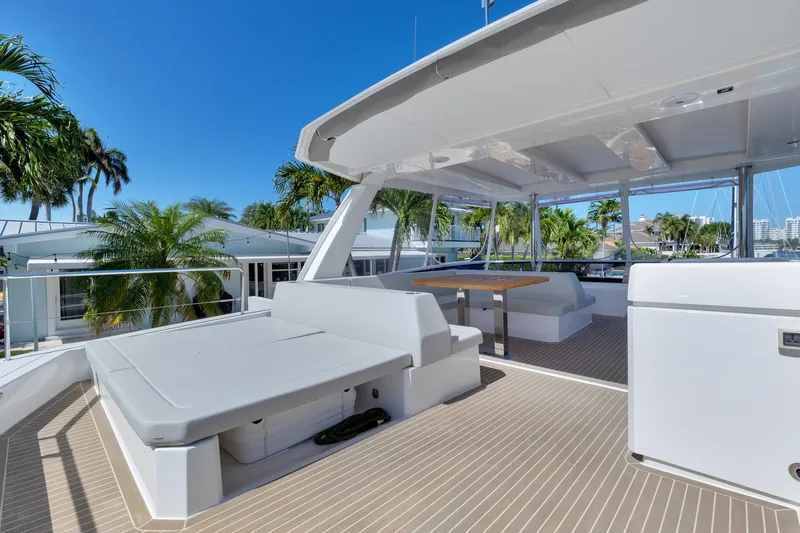  Yacht Photos Pics Leopard 46PC Flybridge