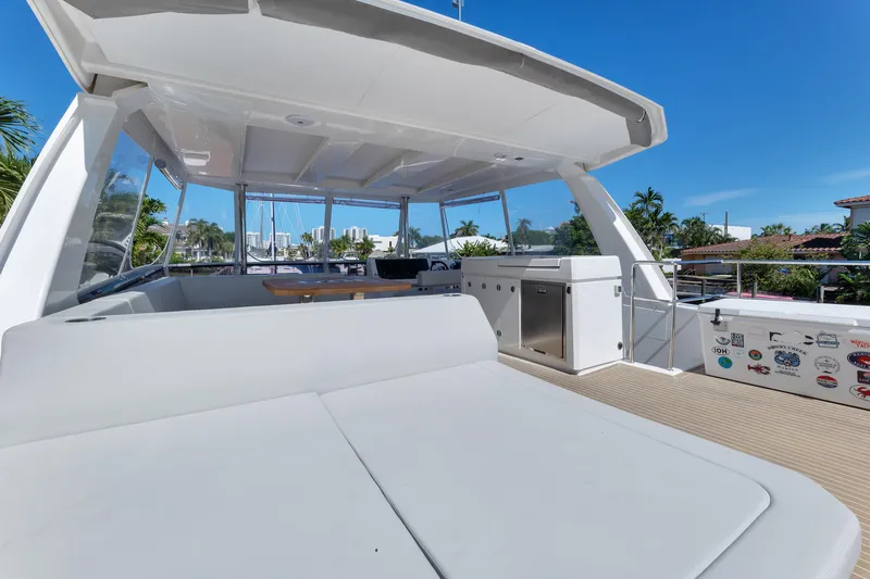  Yacht Photos Pics Leopard 46PC Flybridge